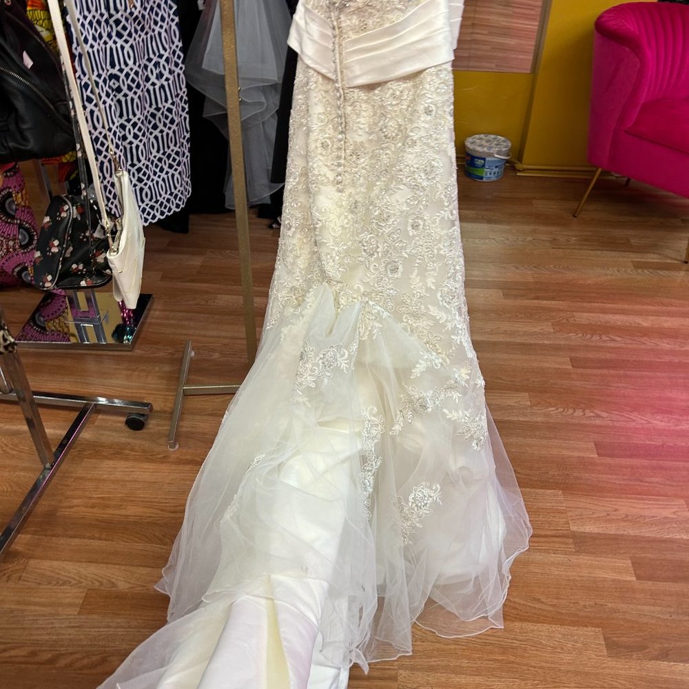WEDDING DRESS - Picture 3 of 5